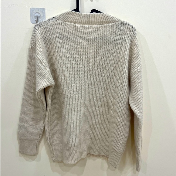 Sweater (polyester and wool) - Picture 5 of 5